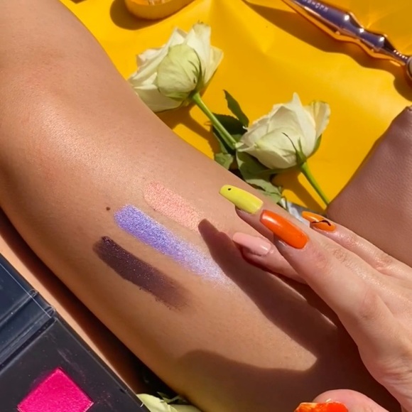 THE QUEEN EYE SHADOW PALETTE - Picture 6 of 11